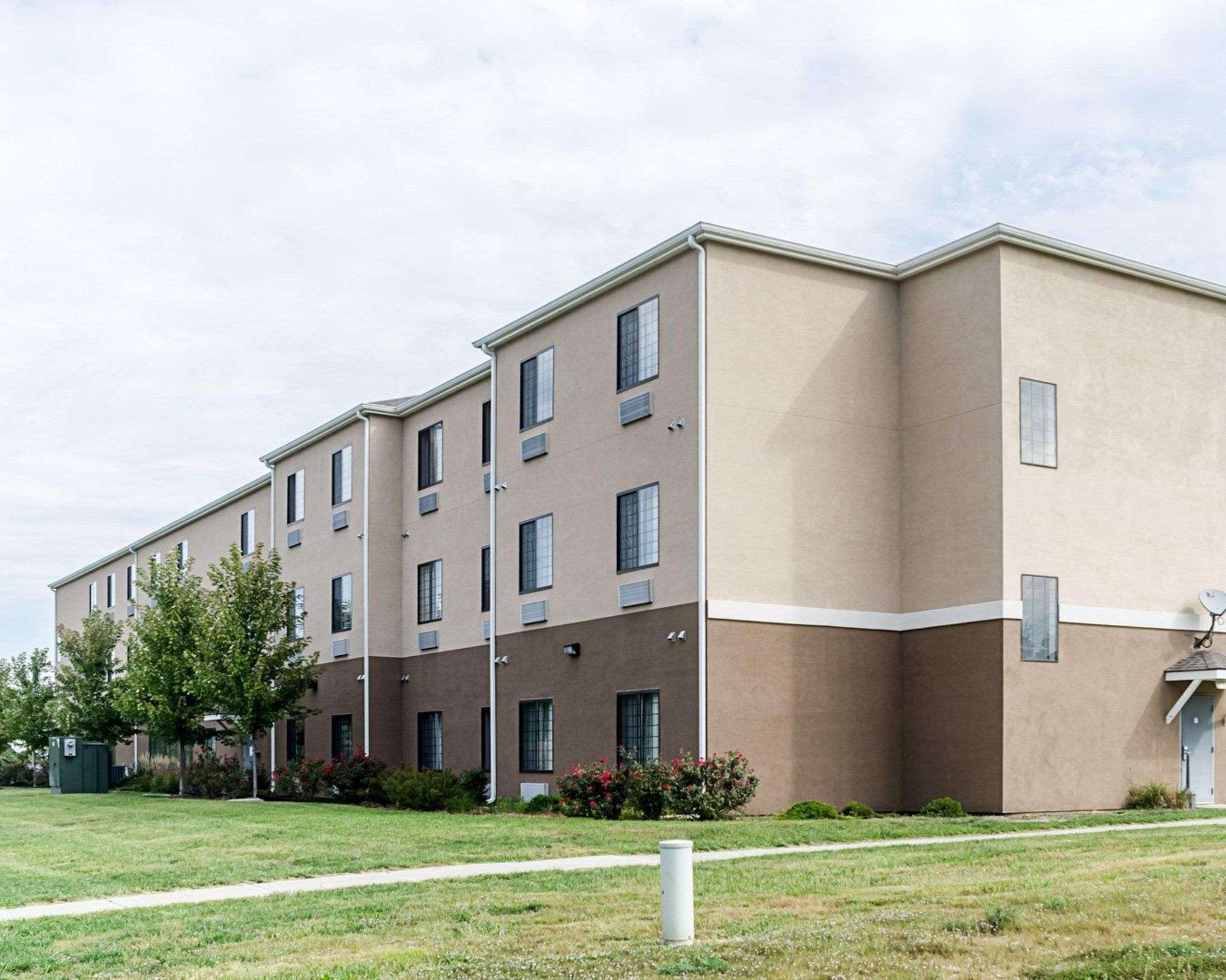 Comfort Inn & Suites Lawrence - University Area Exterior photo